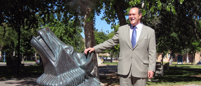 UNM President Bob Frank comes home  [article image]