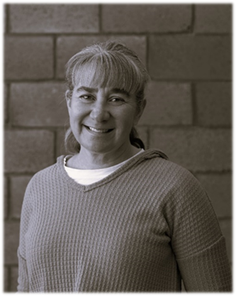 A person smiling for the camera

Description automatically generated with medium confidence