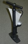 Floor pump with built-in pressure gauge