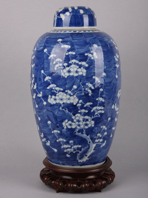 Blue and white ware jar