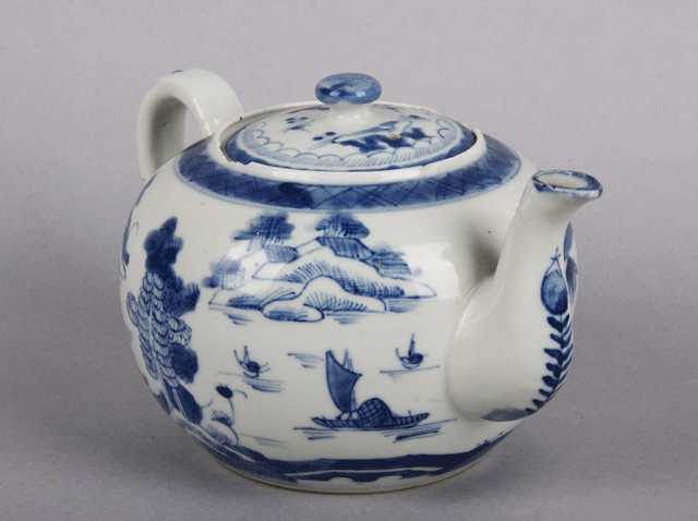 Blue and white ware teapot
