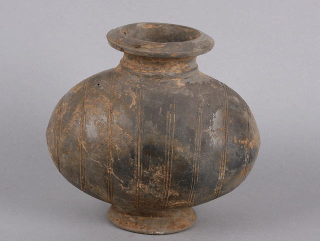 Han dynasty cocoon jar
