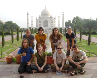 UNM Honors students at the Taj Mahal