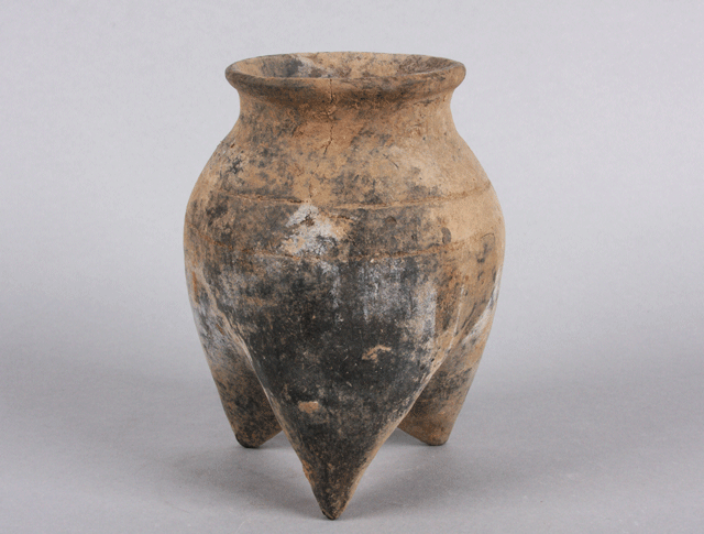 Tripod jar