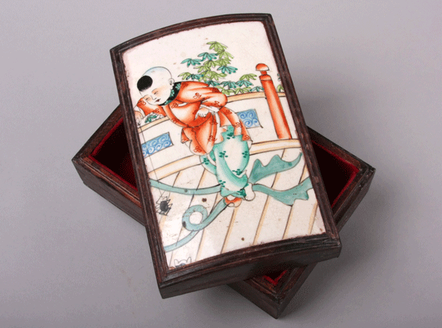 Box with porcelain shard lid